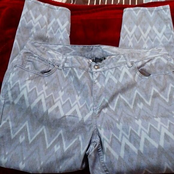 LANE BRYANT tribal chevron print jeans - Picture 2 of 5